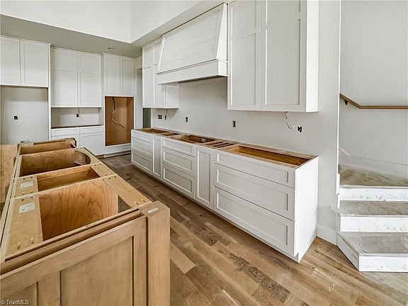 4th image of 3603 Breckenridge Ct