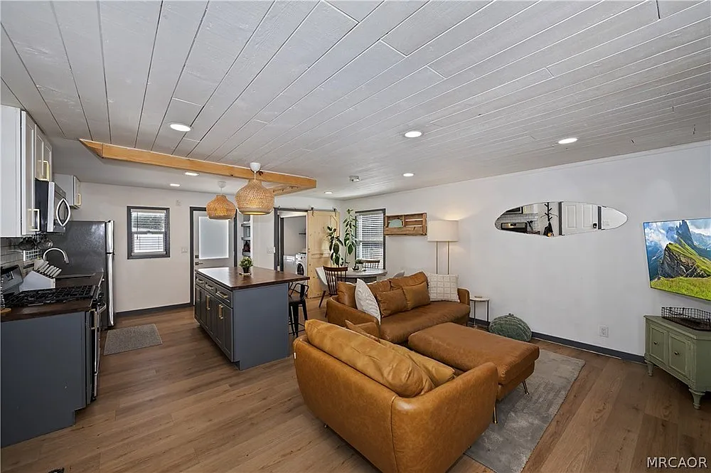 2 bed, 770 sqft, $1,700 — Photo 3