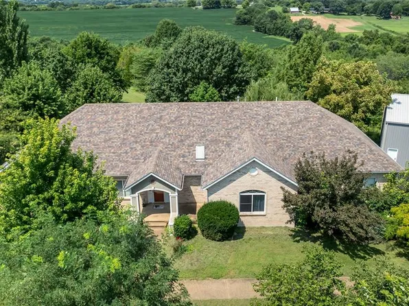 5541 Blackberry Ln, Washington, MO 63090