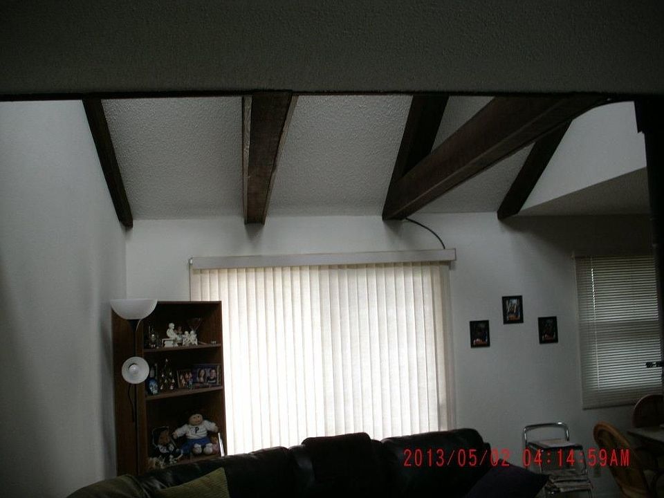 Living Room w/vaulted ceiling