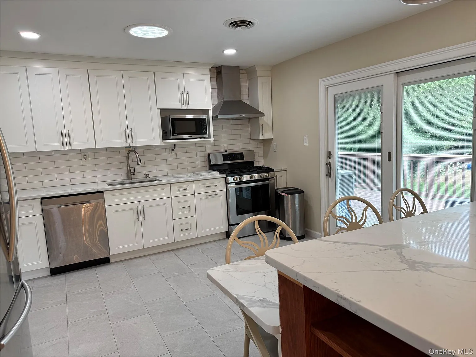 3 bed, 2.0 bath, 1500 sqft, $3,500 — Photo 3