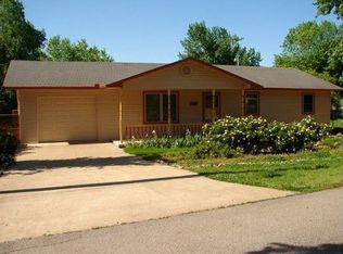 514 W Locust St, Salem, AR 72576