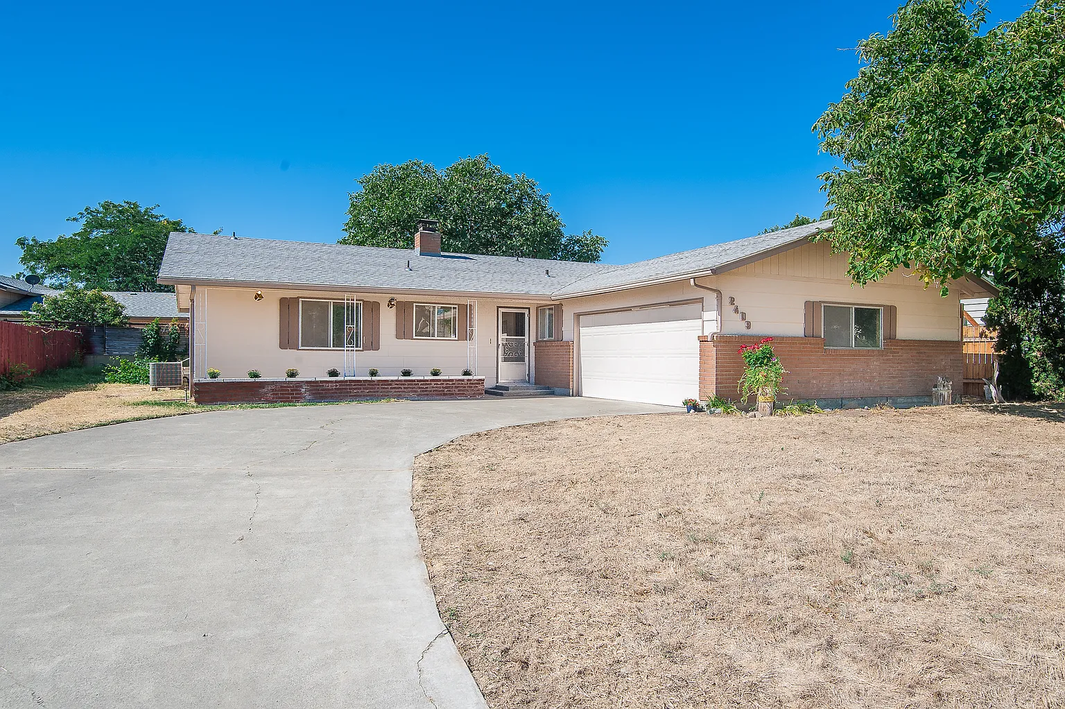 2409 W Klamath Ave photo 1