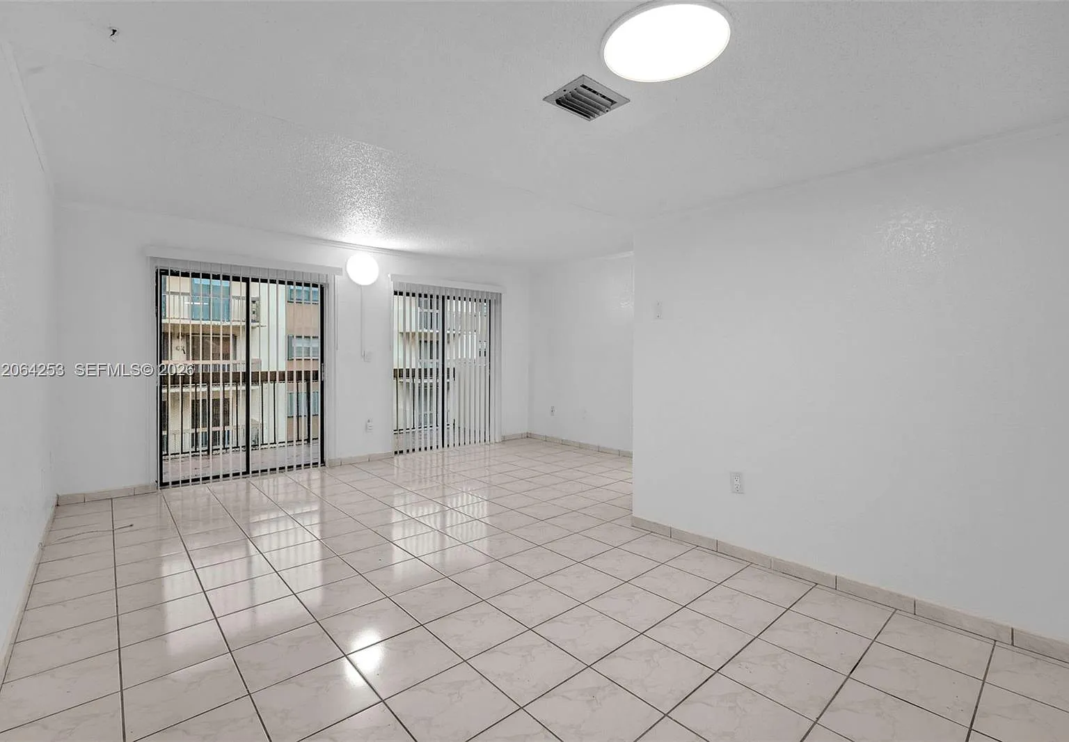Aragon Towers Condo — Photo 2