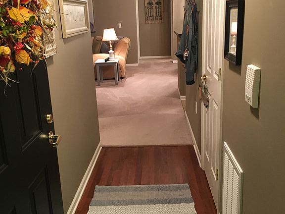 Entrance, vaulted ceilings