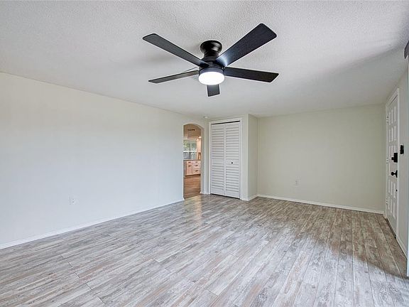 5th image of 9825 Aetna Ln