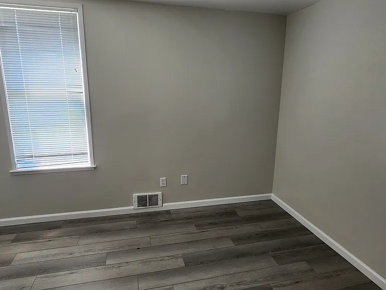 1902 Baker Ave — Photo 19