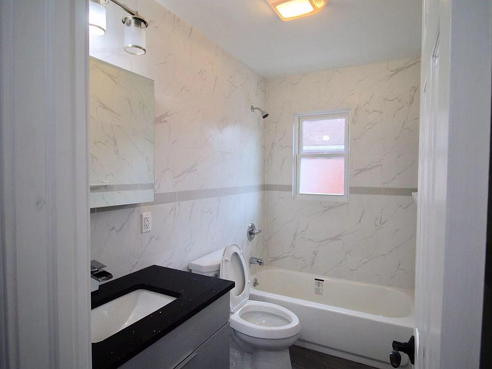 1st image of 4362 164th St Fl 1