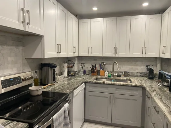 3800 N Hills Drive #402, Hollywood, FL 33021