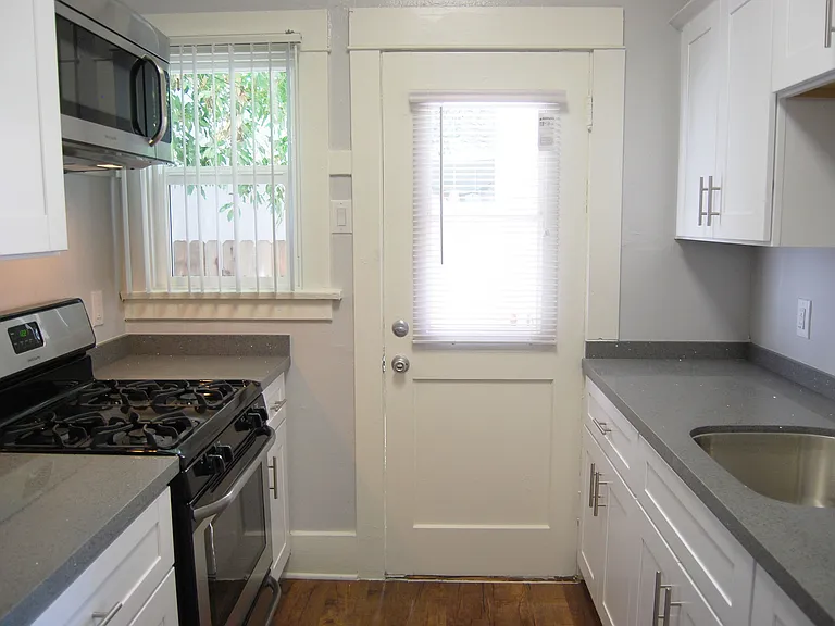 3817 E Livingston Dr — Photo 39