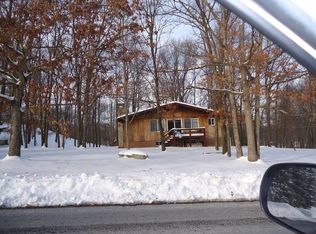 205 Robin Ct, Bushkill, PA 18324