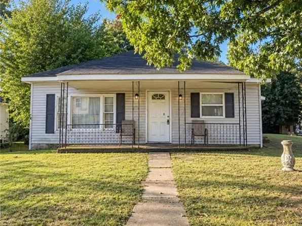 2811 Camborne St, Greensboro, NC 27407