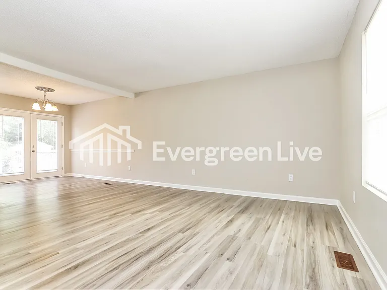 109 Duffy Ave — Photo 3