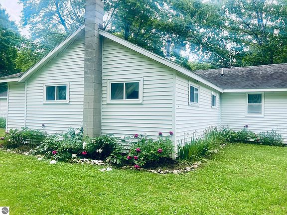 3rd image of 3208 S Healey Rd