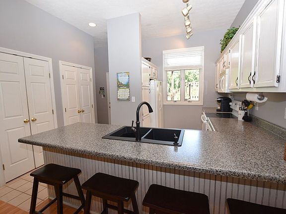 5th image of 1818 E Eagle Bay Dr