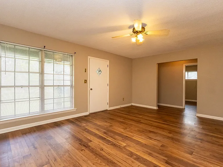 3614 Missionaire Ave — Photo 5