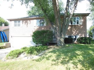 5501 Burwood Rd, Oakwood Hills, IL 60013