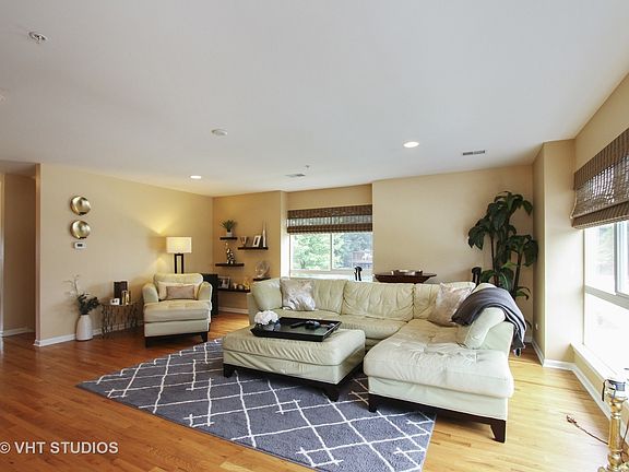 3rd image of 661 Diamond Pointe Dr
