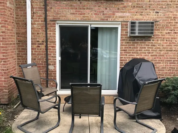 580 Lawrence Ave APT 112, Roselle, IL 60172