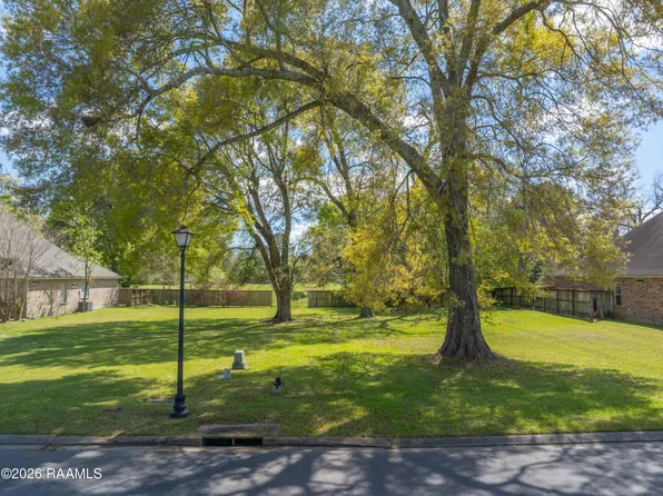 14 Oakthorn Ct, Youngsville, LA 70592