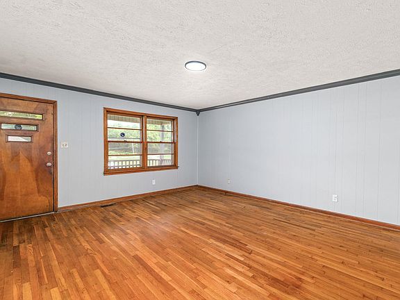 2nd image of 523 Tennessee St