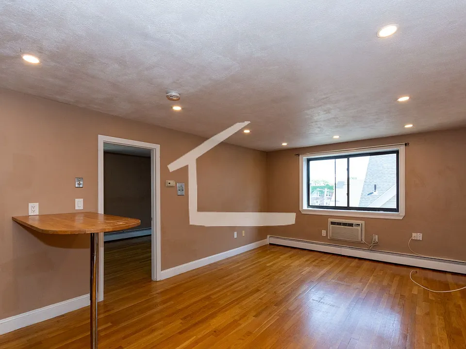 52 Gardner St #12L