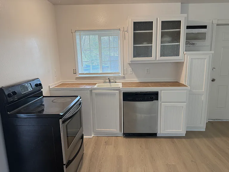647.5 Cowles Ave #B — Photo 8