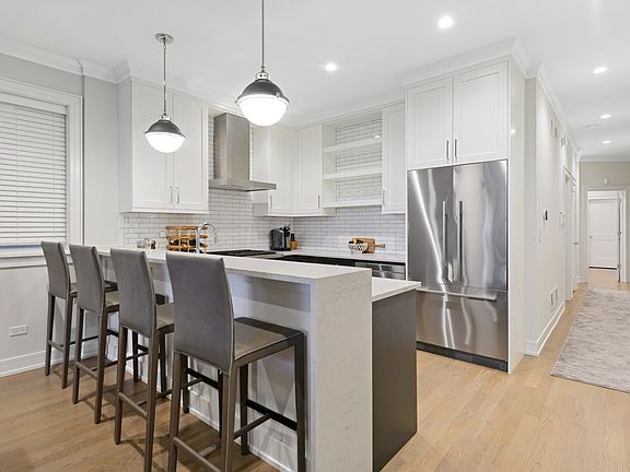 5th image of 1117 W Newport Ave APT 2
