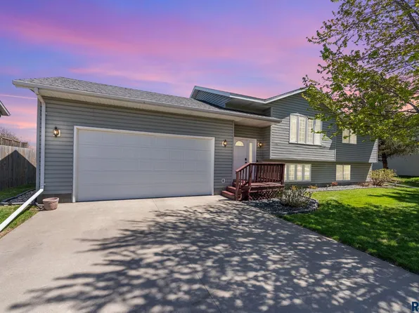 1516 N Minnesota St, Mitchell, SD 57301