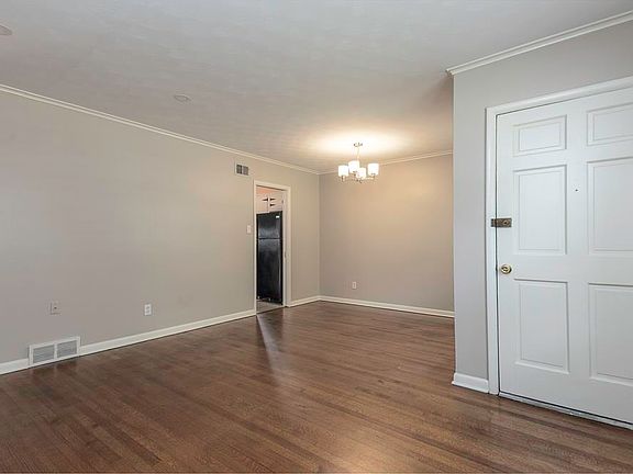 3rd image of 1528 Delmont Rd