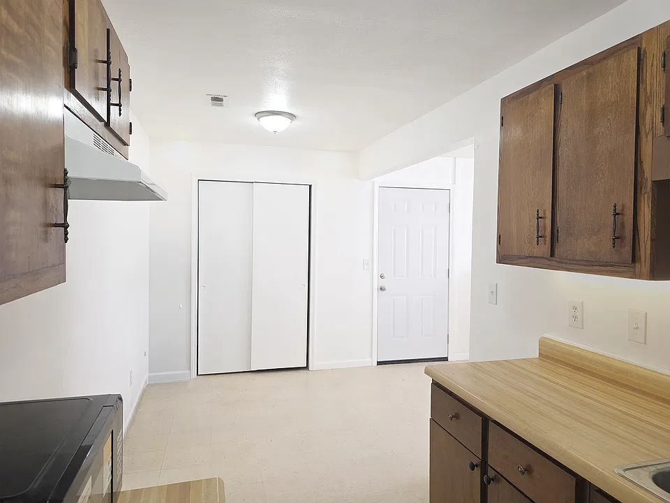526 Bartlett St #4