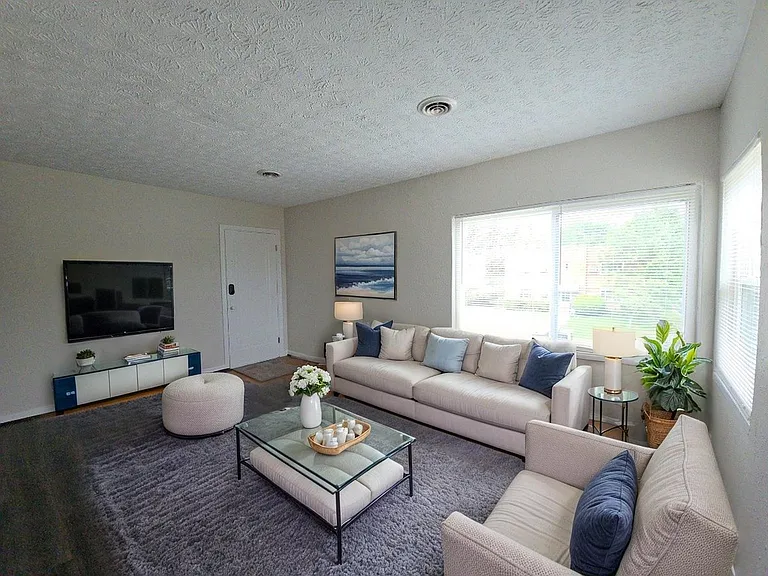 570 Hadley Ave #3 — Photo 2