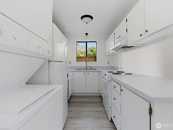5th image of 2810 D St SE #A