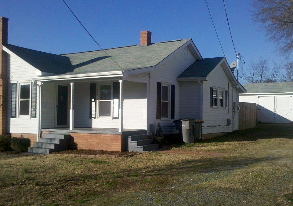 Front Right & Garage