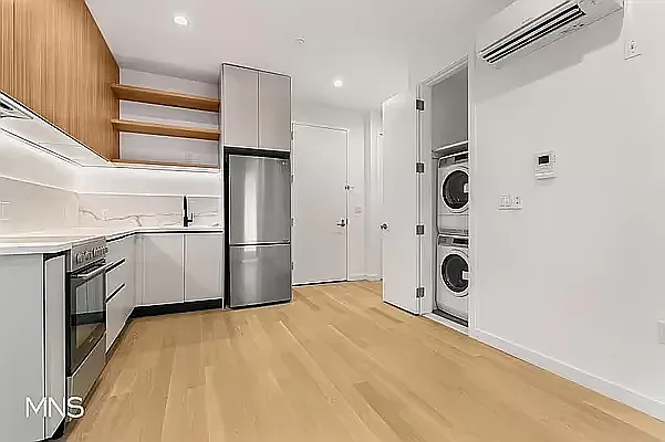 583 Lorimer St #3R — Photo 4