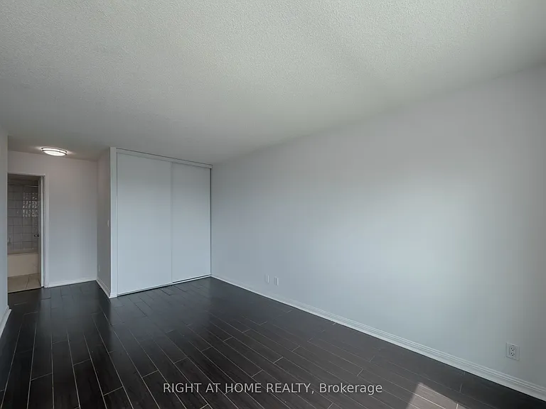 8 Lee Centre Dr #1008 — Photo 15