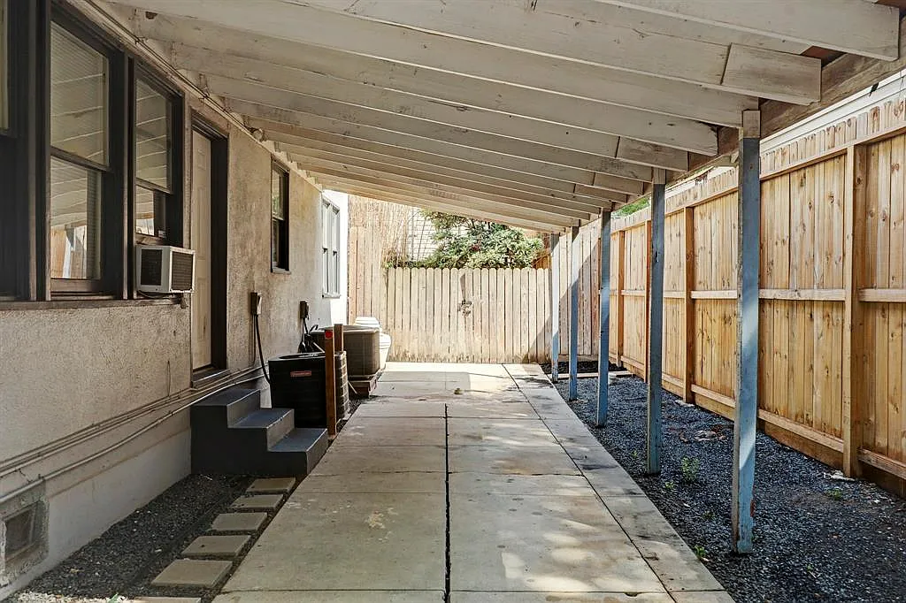 2 bed, 1302 sqft, $2,000 — Photo 4