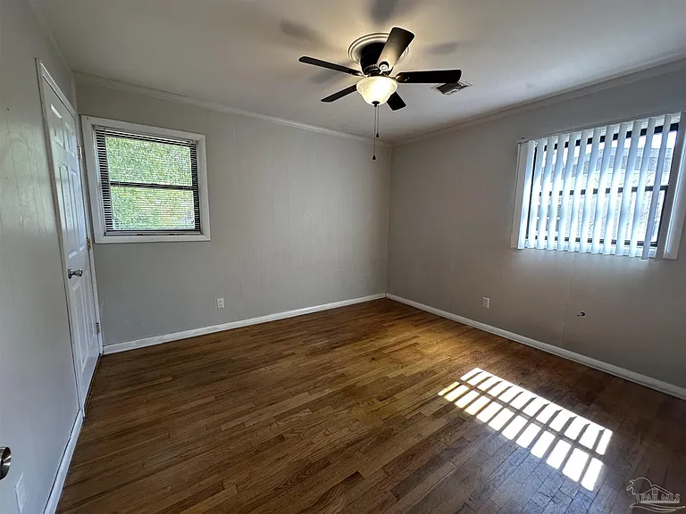 3801 Forest Glen Dr — Photo 10