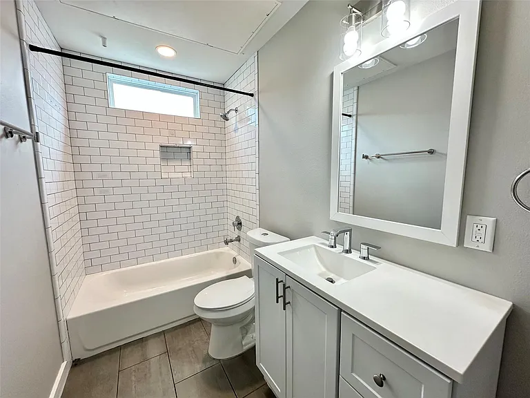 225 N Everton St #4 — Photo 10