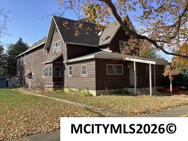 1st image of 218 4th St S