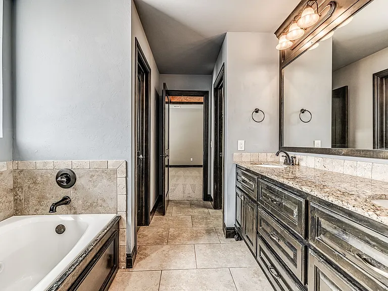 13609 Gentry Dr — Photo 16