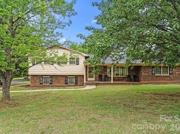 1527 Rhyne St, Shelby, NC 28152