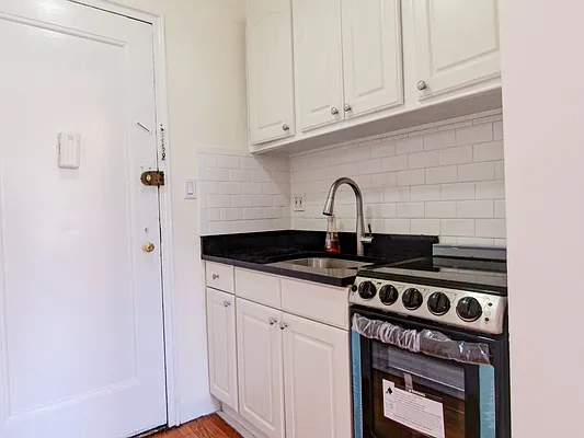 Rented by Urban Real Estate Inc | media 34