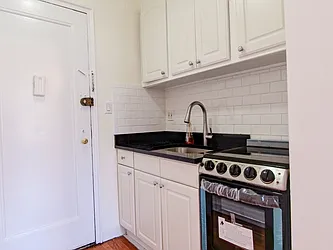 Rented by Urban Real Estate Inc