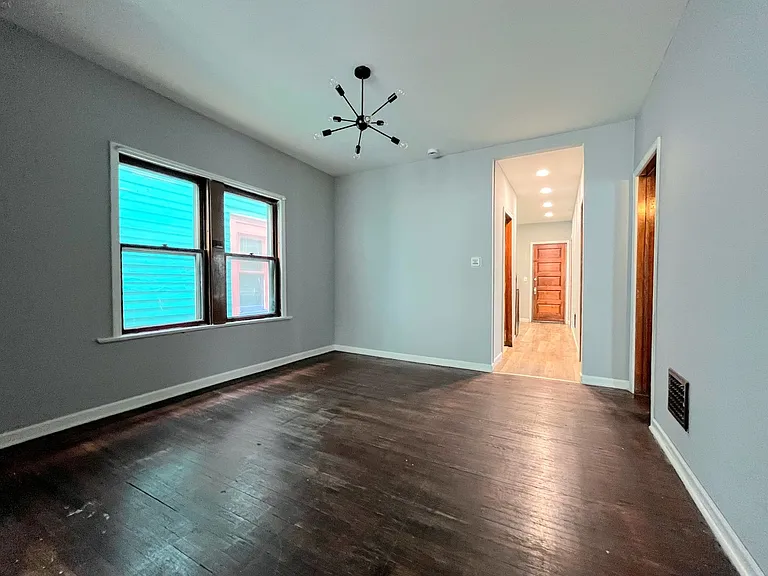73 College St — Photo 10
