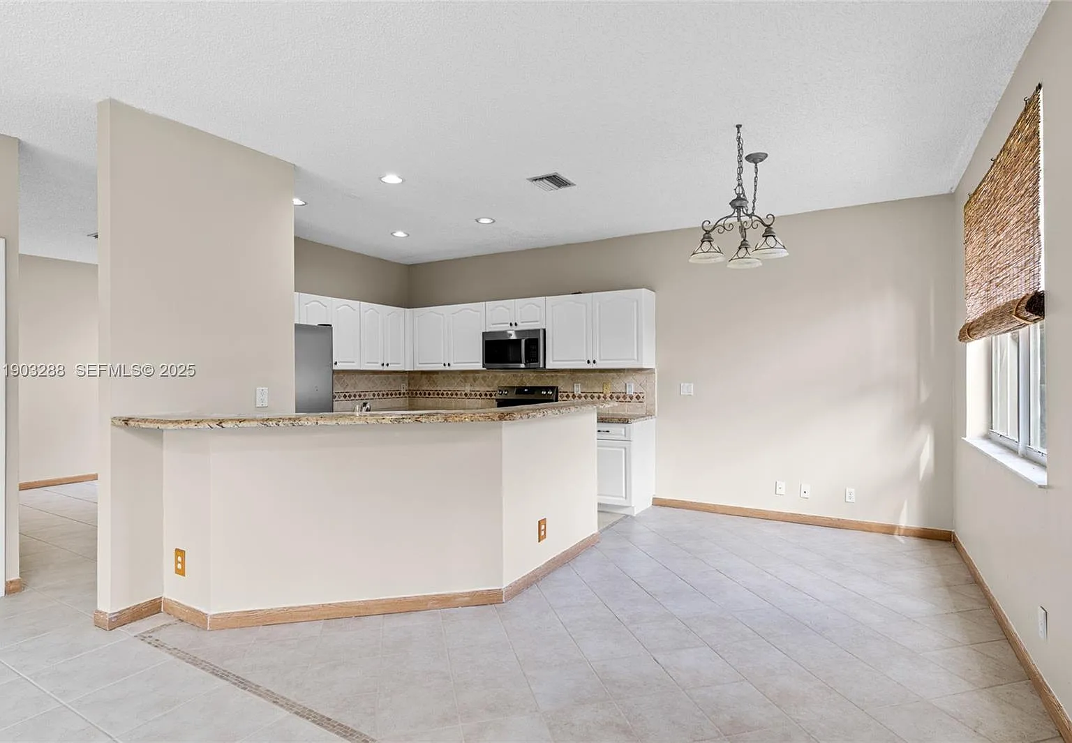 4 bed, 2114 sqft, $4,700 — Photo 3