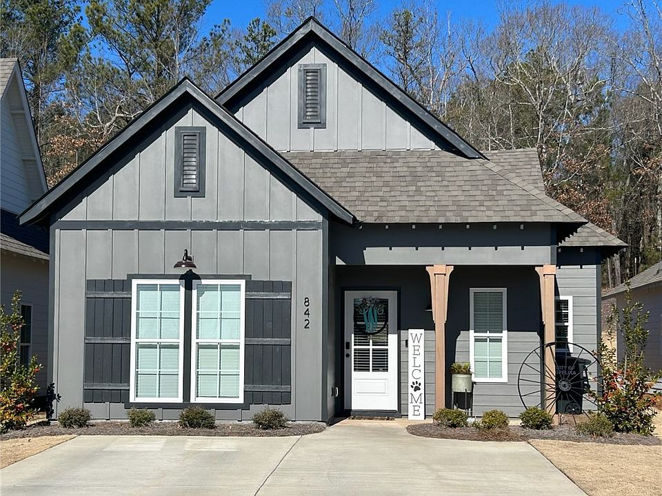 1st image of 842 Village Dr
