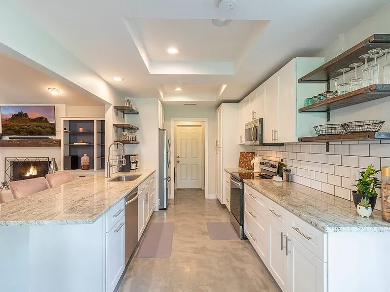 506 Wildwood Ln — Photo 1