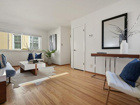 5th image of 220 Poplar Ave