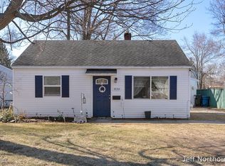 834 33rd St SW, Wyoming, MI 49509